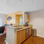 Cozy Condo @ Charlotte Nc! W/Pool- Walk To Uptown
