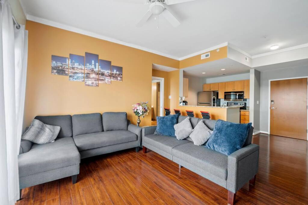 Cozy @ Nc! W/pool- Walk To Uptown Apartamento