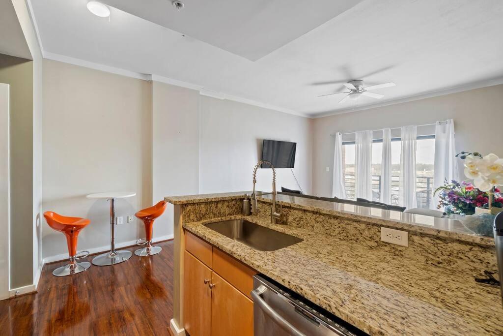 Cozy @ Nc! W/pool- Walk To Uptown Apartamento *