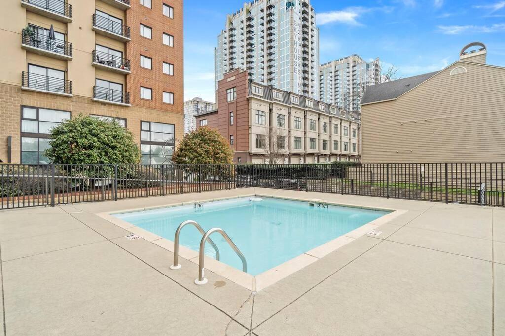 Cozy @ Nc! W/pool- Walk To Uptown Apartamento