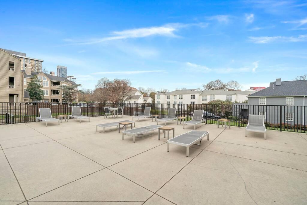 Apartamento Cozy @ Nc! W/pool- Walk To Uptown *