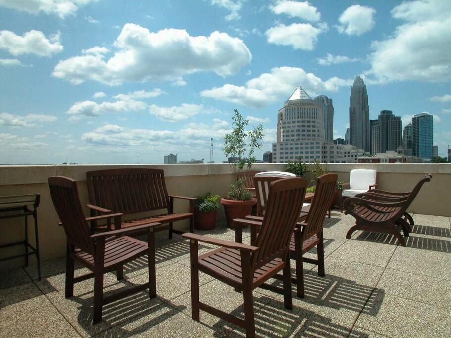 Cozy @ Nc! W/pool- Walk To Uptown Apartamento
